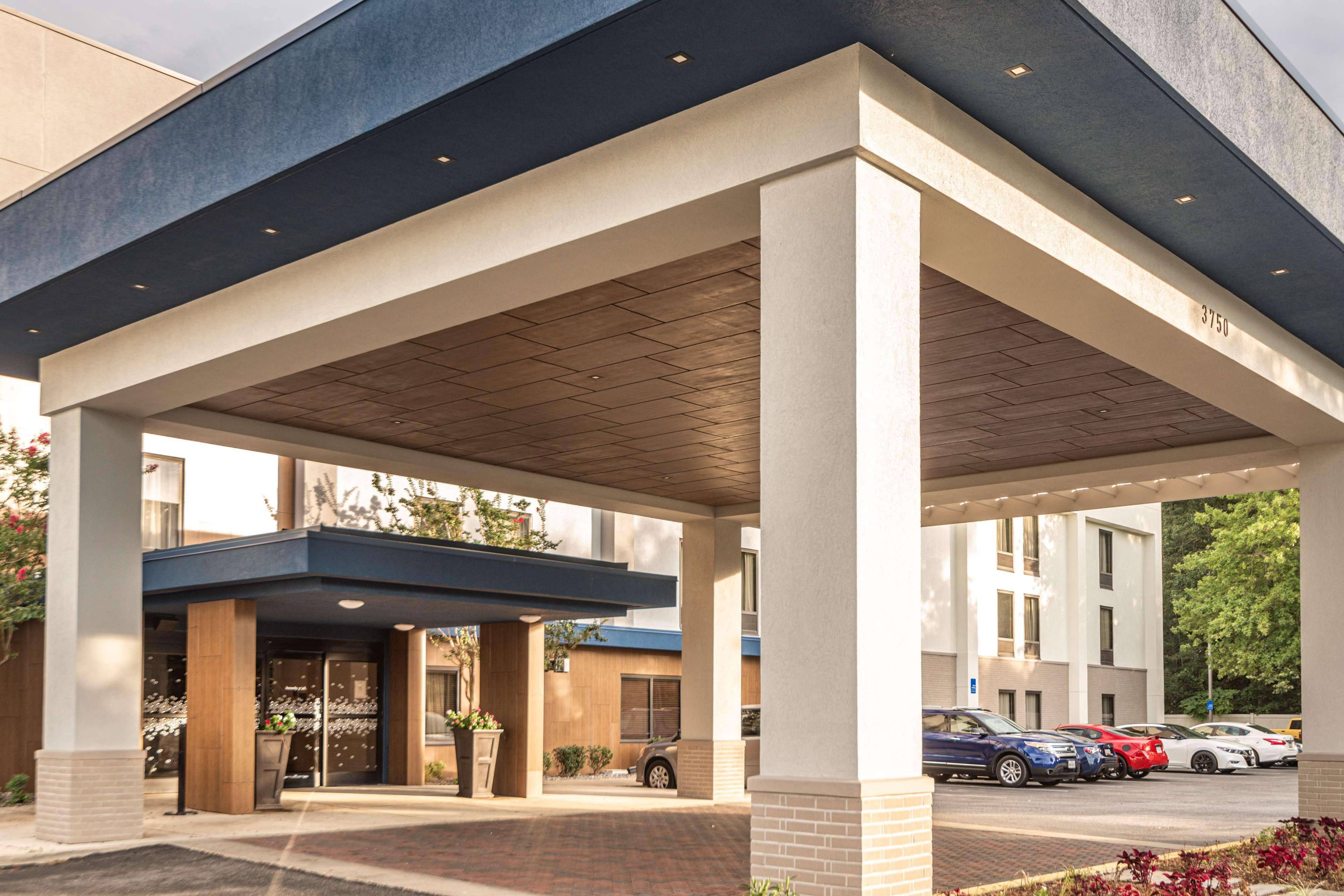 Hampton Inn Waldorf Exterior photo